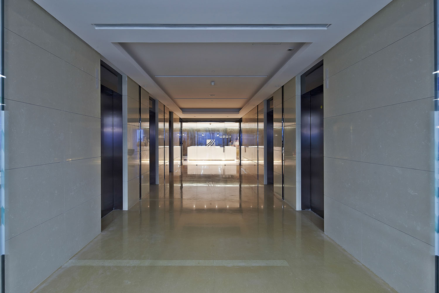 現(xiàn)代科技風(fēng)辦公室裝修設(shè)計(jì)效果圖-第12張圖片-上海古都建筑設(shè)計(jì)集團(tuán) 現(xiàn)代科技風(fēng)辦公室裝修設(shè)計(jì)效果圖-第12張圖片-上海古都建筑設(shè)計(jì)集團(tuán)