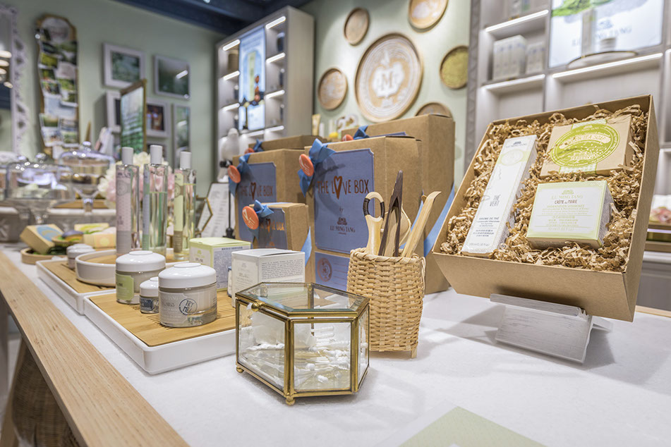 上?；瘖y品辦公室裝修設(shè)計-第4張圖片-上海古都建筑設(shè)計集團(tuán)