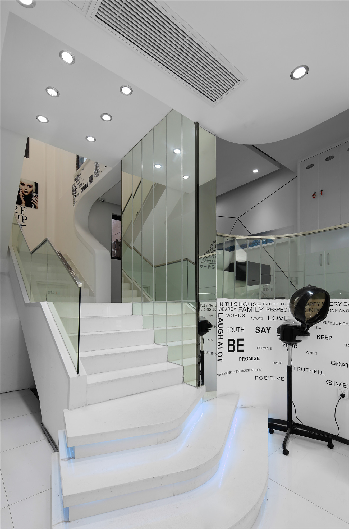 簡約理發(fā)店裝修設(shè)計(jì)效果圖-第3張圖片-上海古都建筑設(shè)計(jì)集團(tuán) 簡約理發(fā)店裝修設(shè)計(jì)效果圖-第3張圖片-上海古都建筑設(shè)計(jì)集團(tuán)